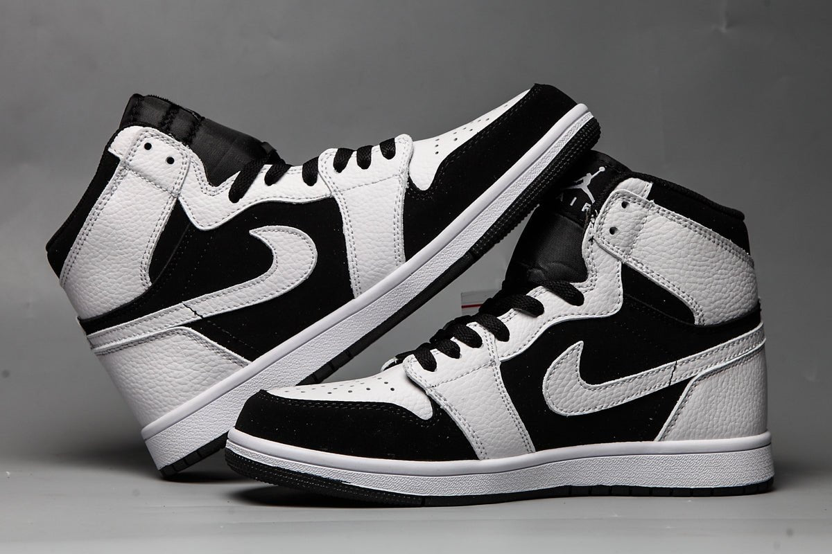 JORDAN 1 MID x WHITE BLACK - Phantom Kicks