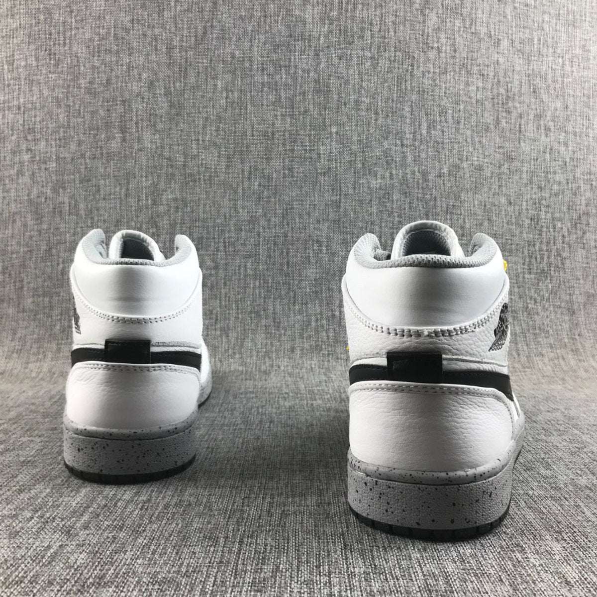 JORDAN 1 MID x WHITE CEMENT - Phantom Kicks