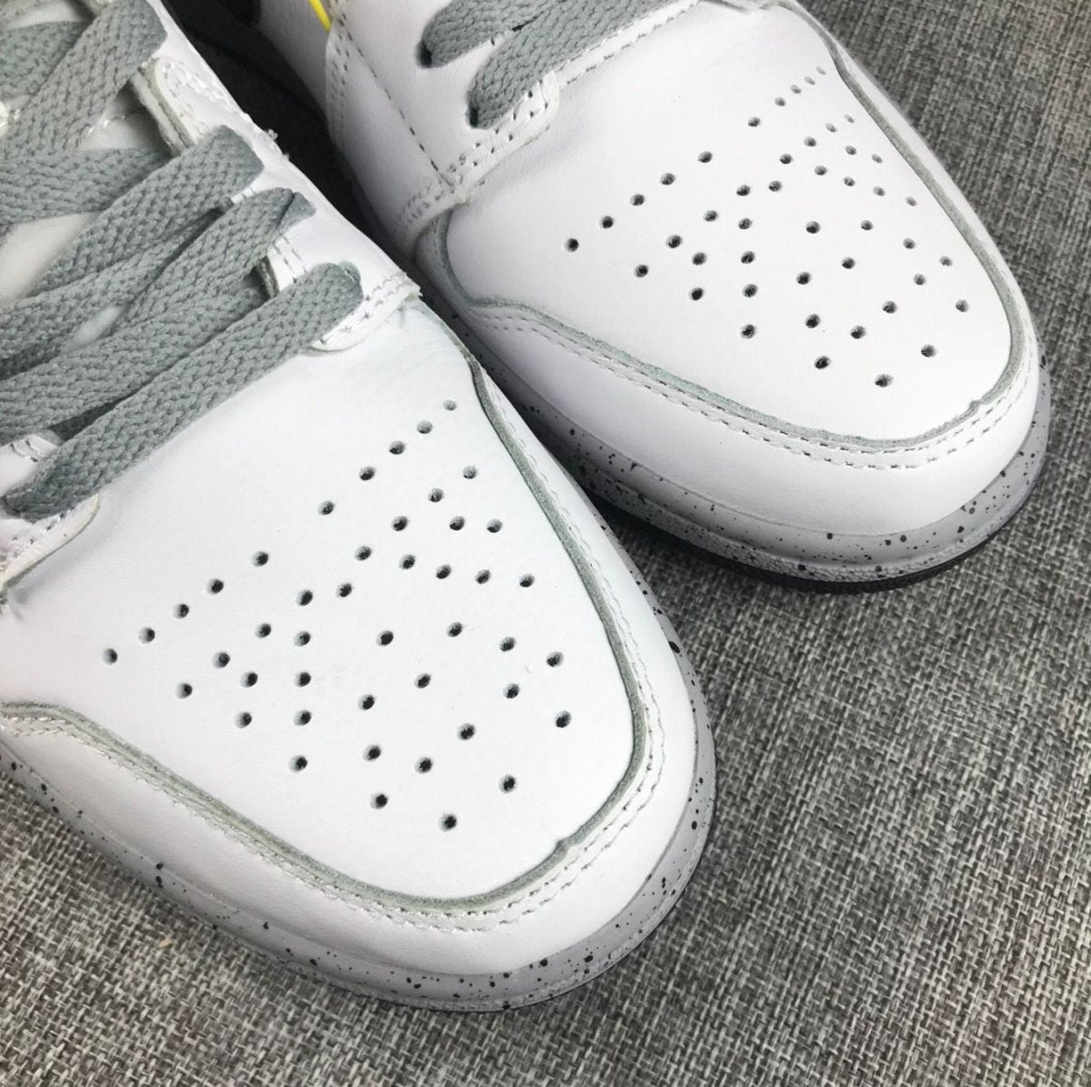 JORDAN 1 MID x WHITE CEMENT - Phantom Kicks