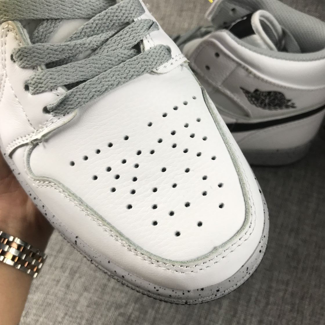JORDAN 1 MID x WHITE CEMENT - Phantom Kicks