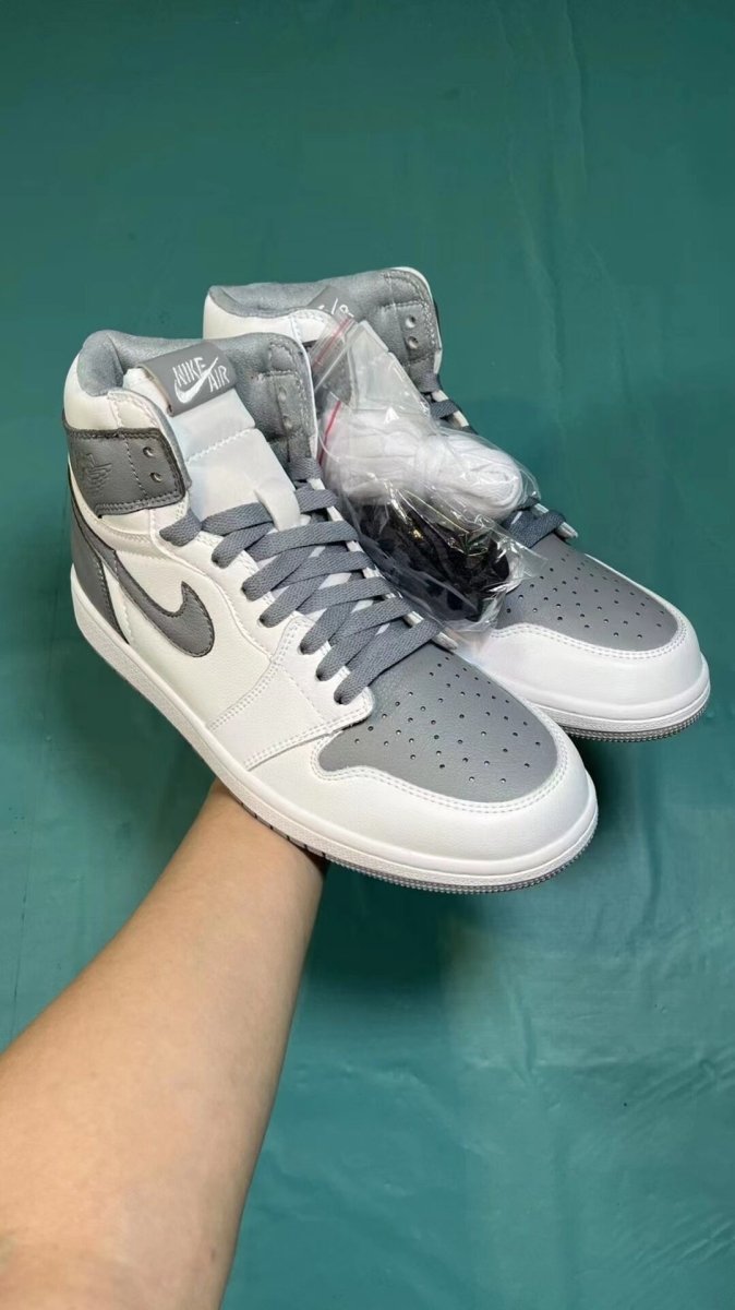 JORDAN 1 RETRO HIGH OG - Phantom Kicks