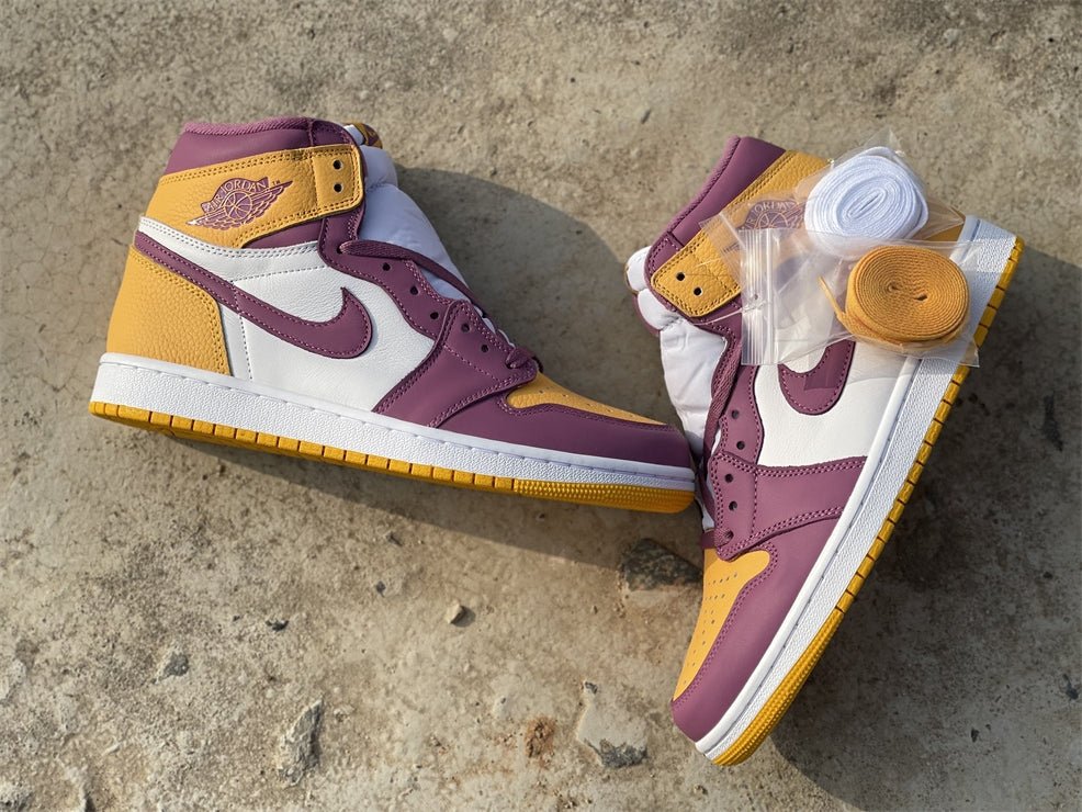 JORDAN 1 RETRO HIGH OG x BROTHERHOOD - Phantom Kicks