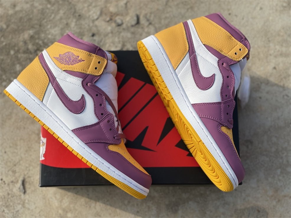 JORDAN 1 RETRO HIGH OG x BROTHERHOOD - Phantom Kicks