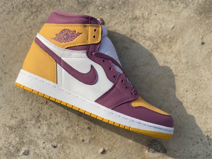 JORDAN 1 RETRO HIGH OG x BROTHERHOOD - Phantom Kicks