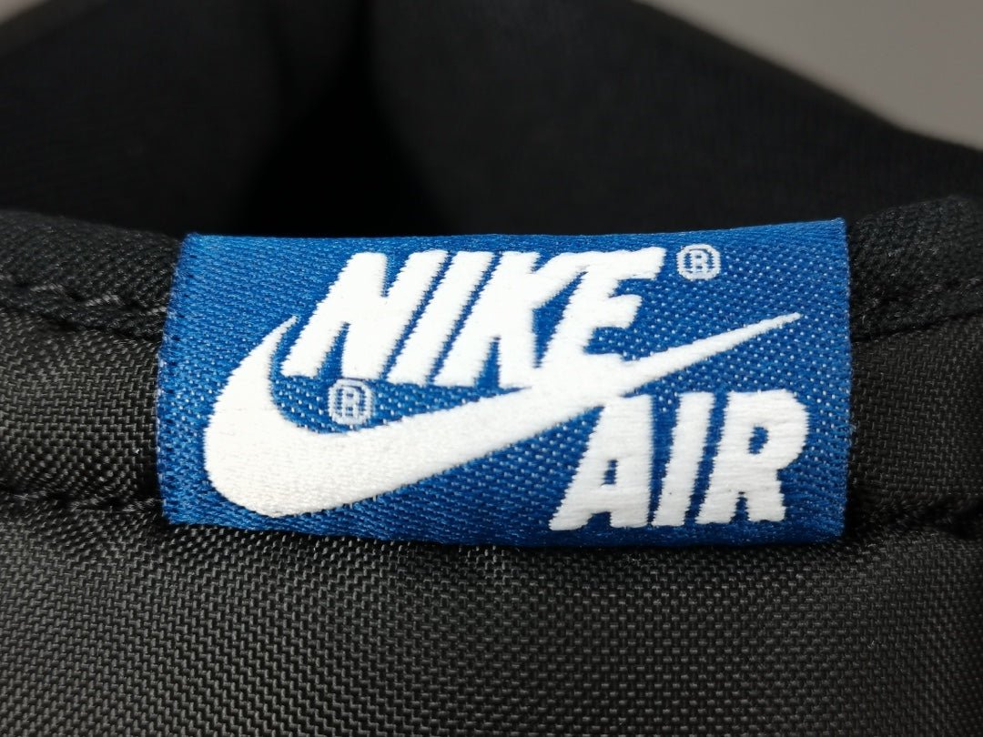 JORDAN 1 RETRO HIGH OG x DARK MARINA BLUE - Phantom Kicks