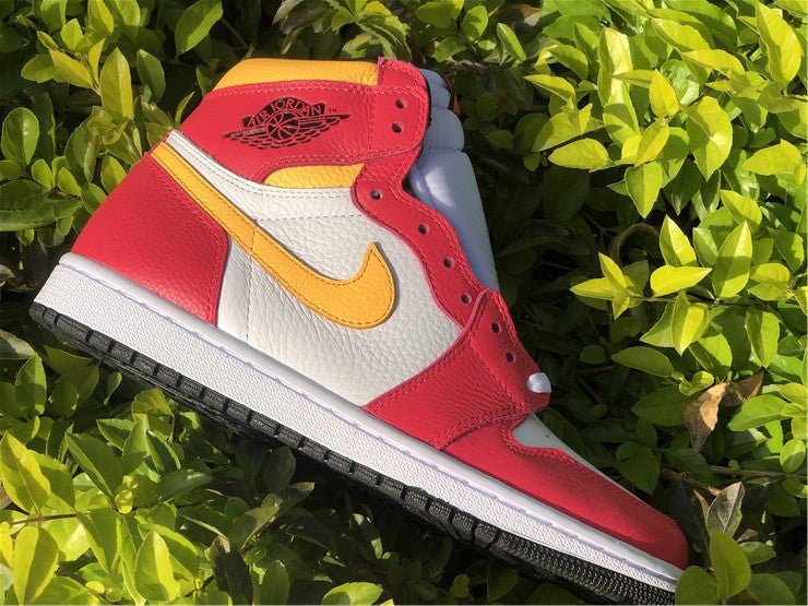 JORDAN 1 RETRO HIGH OG x LIGHT FUSION RED - Phantom Kicks