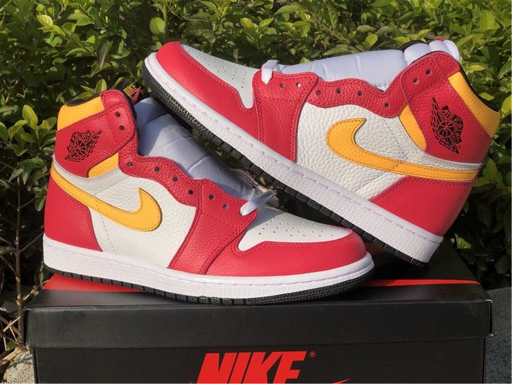 JORDAN 1 RETRO HIGH OG x LIGHT FUSION RED - Phantom Kicks