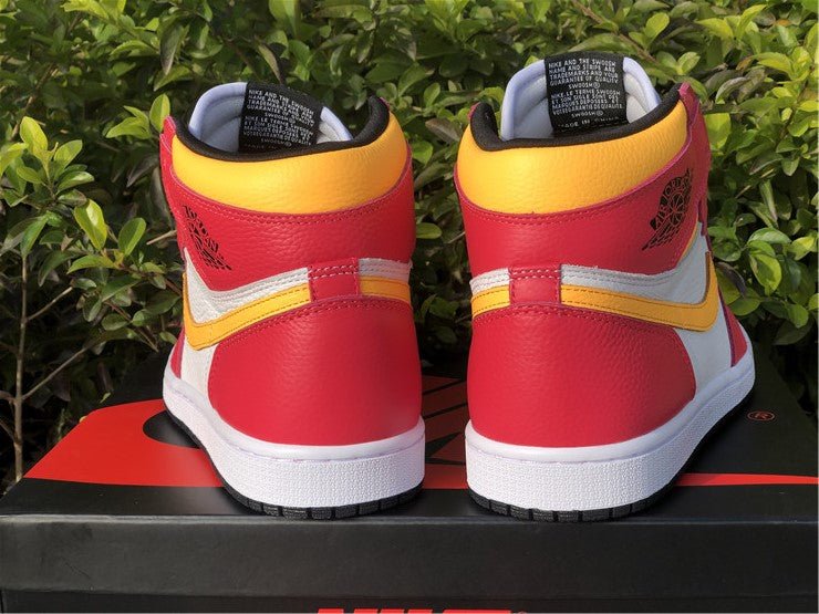JORDAN 1 RETRO HIGH OG x LIGHT FUSION RED - Phantom Kicks