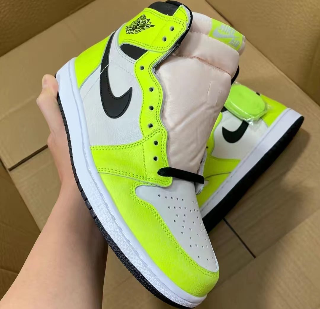 JORDAN 1 RETRO HIGH OG x VISIONAIRE - Phantom Kicks