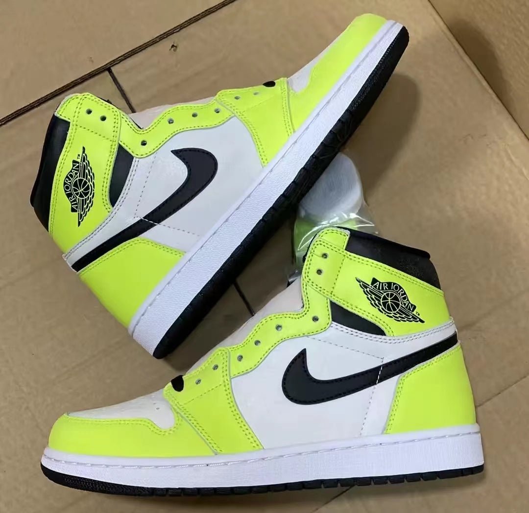 JORDAN 1 RETRO HIGH OG x VISIONAIRE - Phantom Kicks