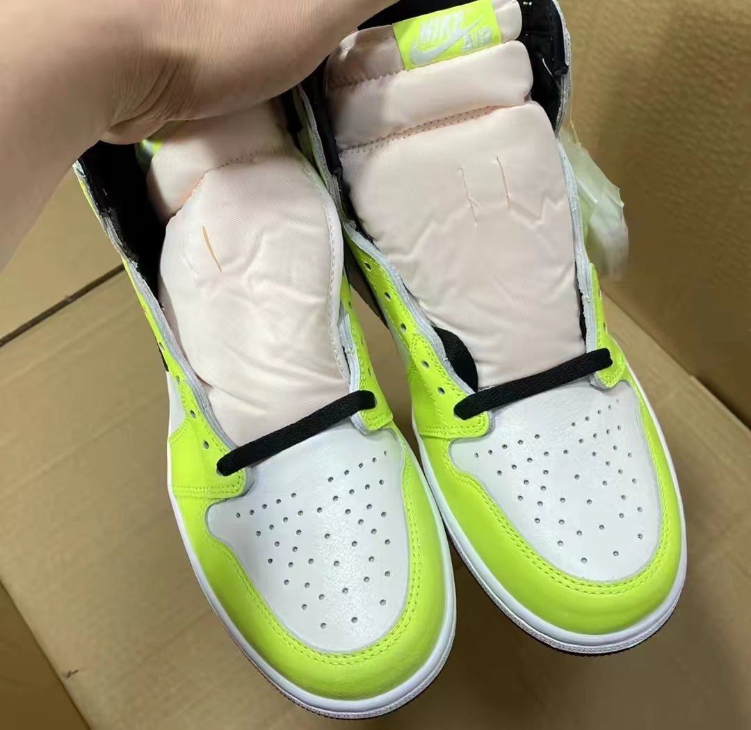JORDAN 1 RETRO HIGH OG x VISIONAIRE - Phantom Kicks