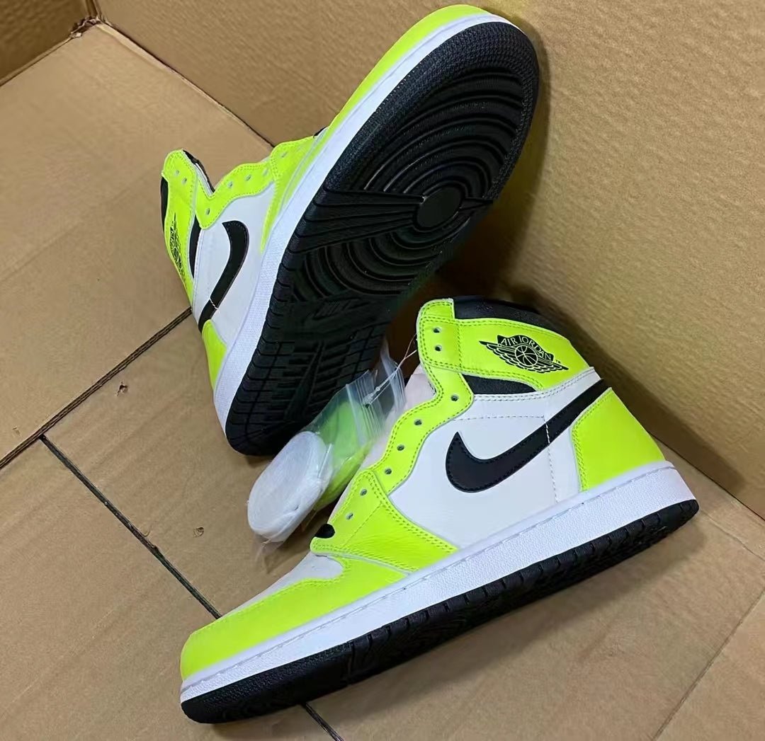 JORDAN 1 RETRO HIGH OG x VISIONAIRE - Phantom Kicks