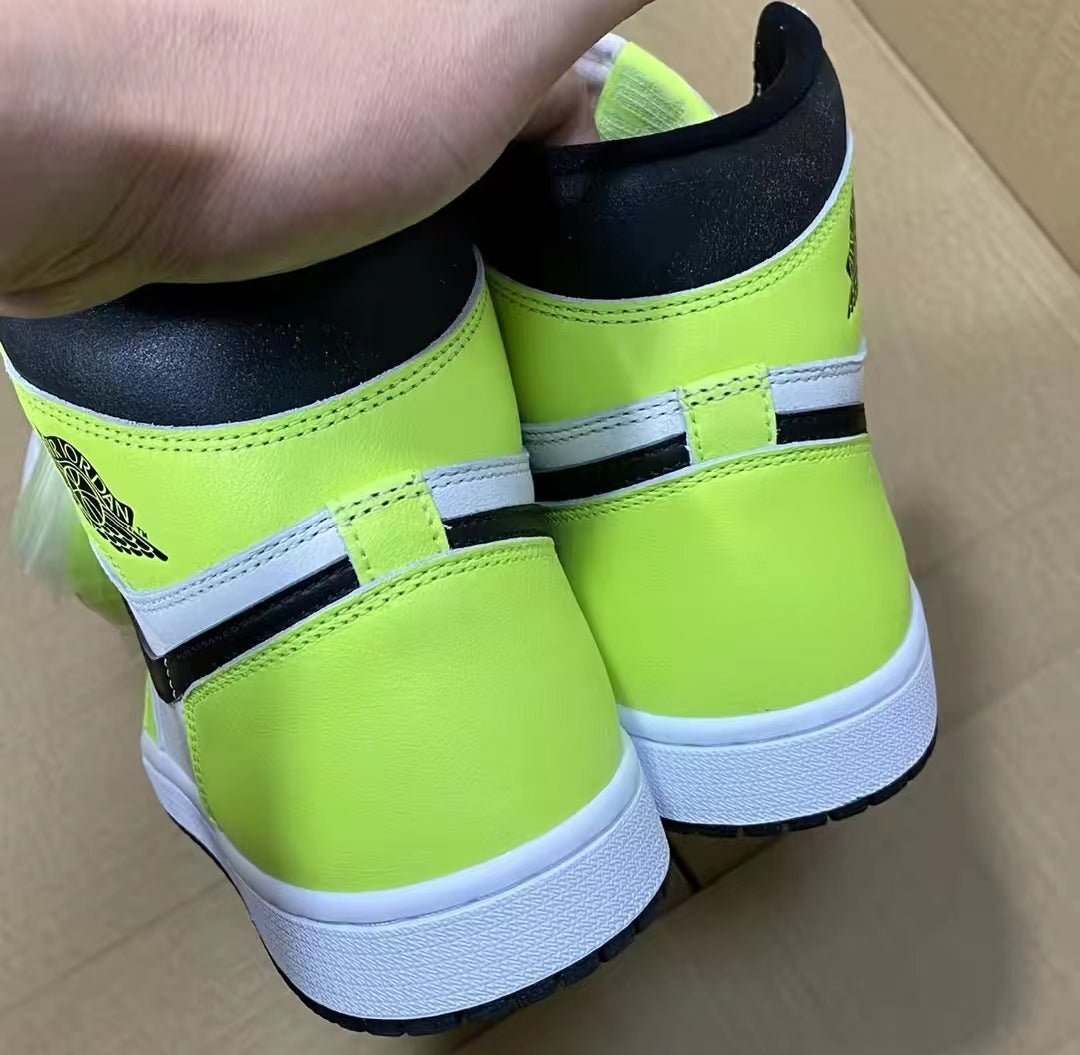 JORDAN 1 RETRO HIGH OG x VISIONAIRE - Phantom Kicks