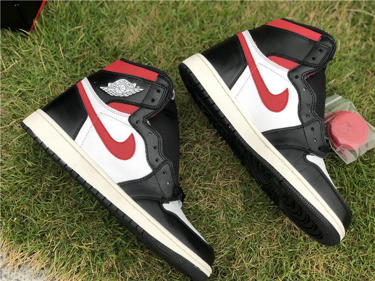 JORDAN 1 RETRO HIGH x BLACK GYM RED - Phantom Kicks