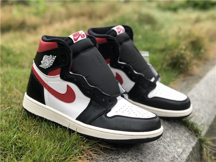 JORDAN 1 RETRO HIGH x BLACK GYM RED - Phantom Kicks