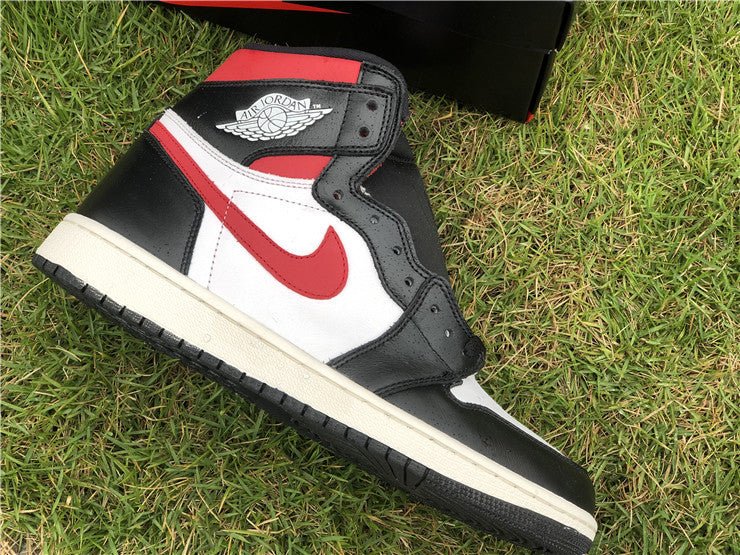 JORDAN 1 RETRO HIGH x BLACK GYM RED - Phantom Kicks
