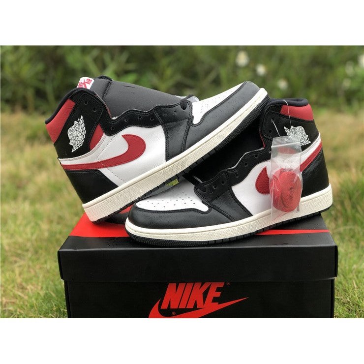 JORDAN 1 RETRO HIGH x BLACK GYM RED - Phantom Kicks