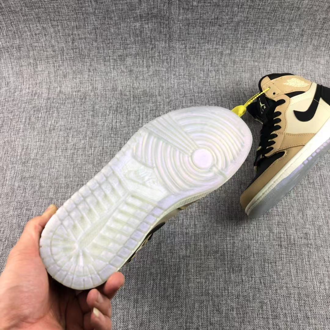 JORDAN 1 RETRO HIGH x BLACK MUSHROOM - Phantom Kicks