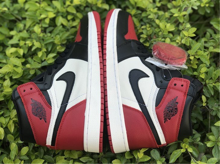 JORDAN 1 RETRO HIGH x BRED TOE - Phantom Kicks