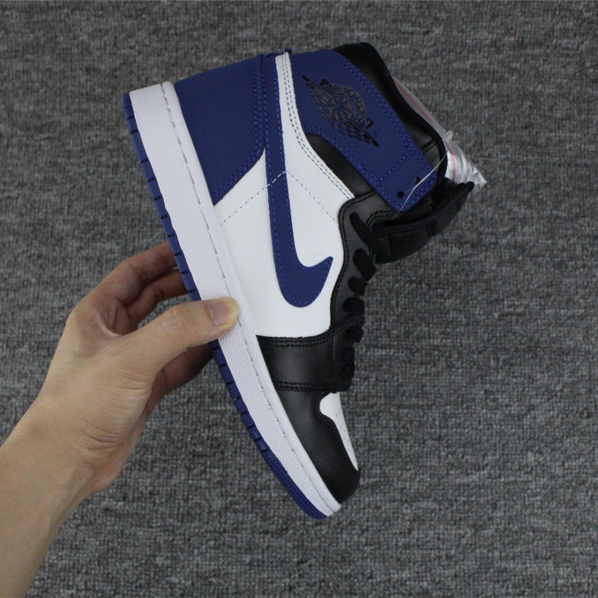 JORDAN 1 RETRO HIGH x FRAGMENT - Phantom Kicks