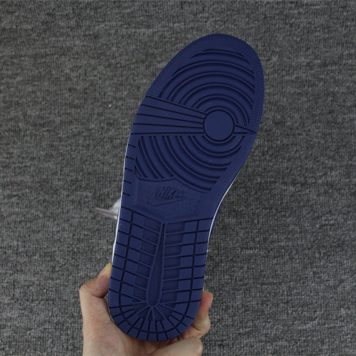 JORDAN 1 RETRO HIGH x FRAGMENT - Phantom Kicks