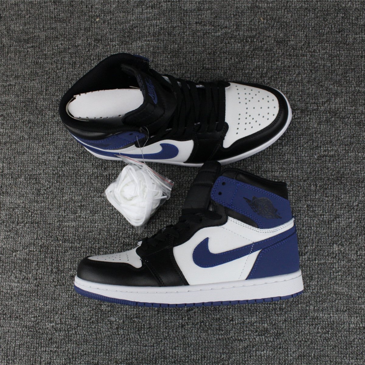 JORDAN 1 RETRO HIGH x FRAGMENT - Phantom Kicks