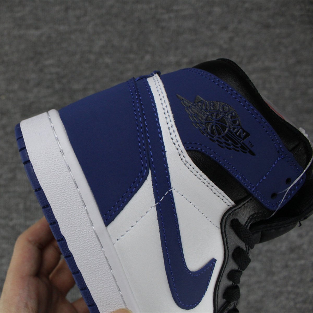 JORDAN 1 RETRO HIGH x FRAGMENT - Phantom Kicks