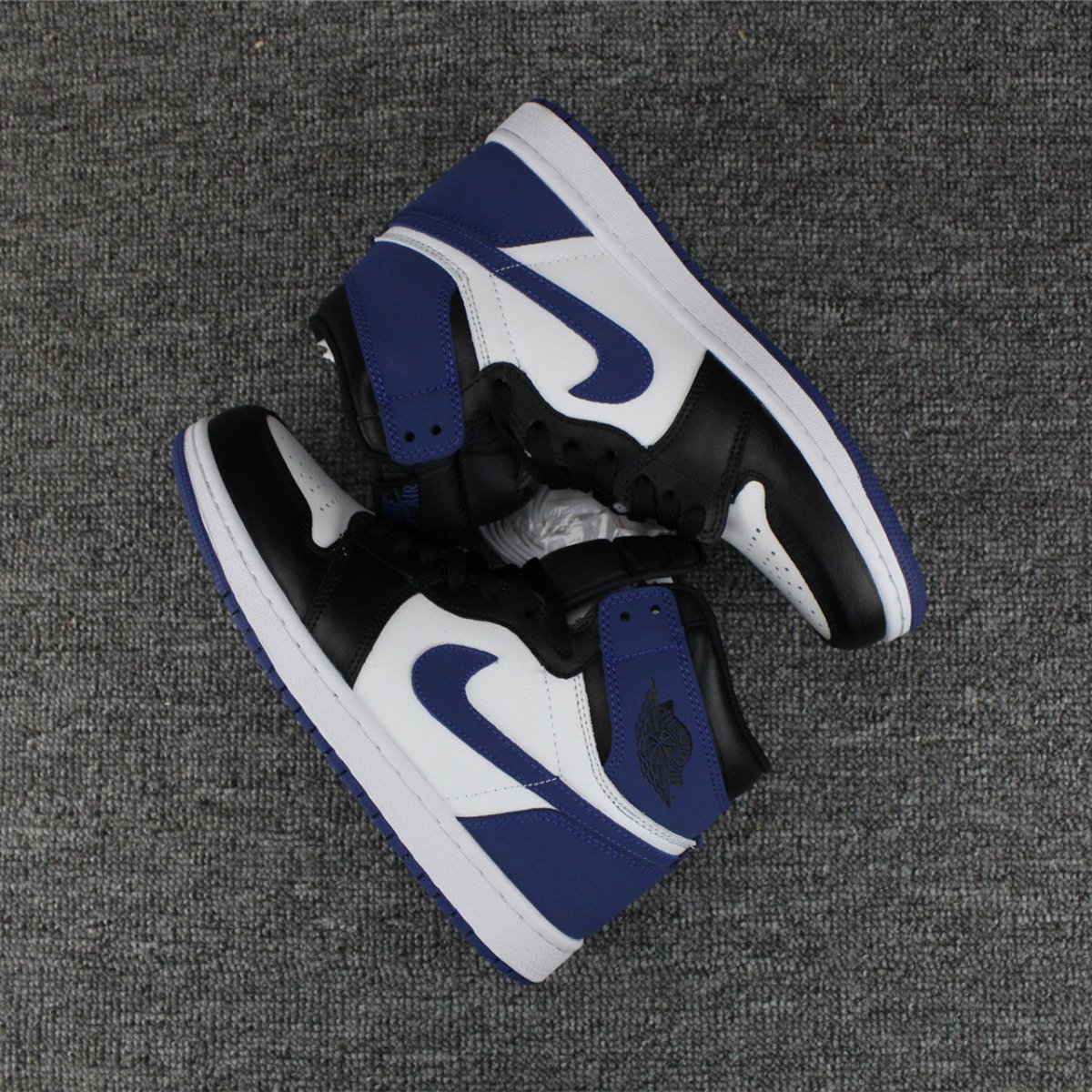 JORDAN 1 RETRO HIGH x FRAGMENT - Phantom Kicks