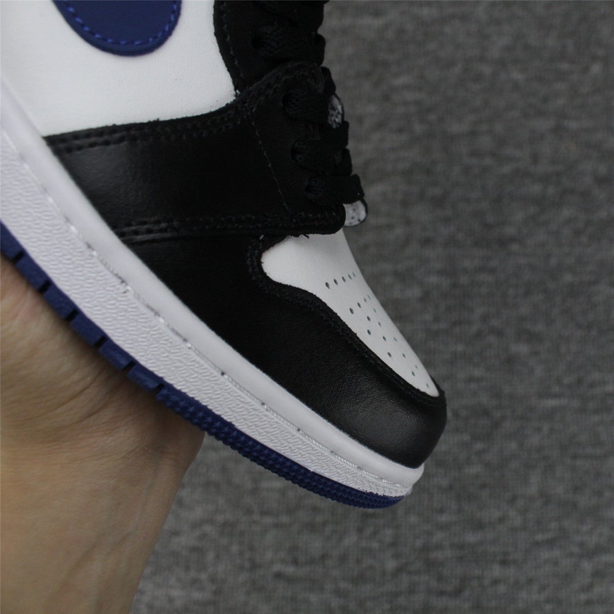 JORDAN 1 RETRO HIGH x FRAGMENT - Phantom Kicks