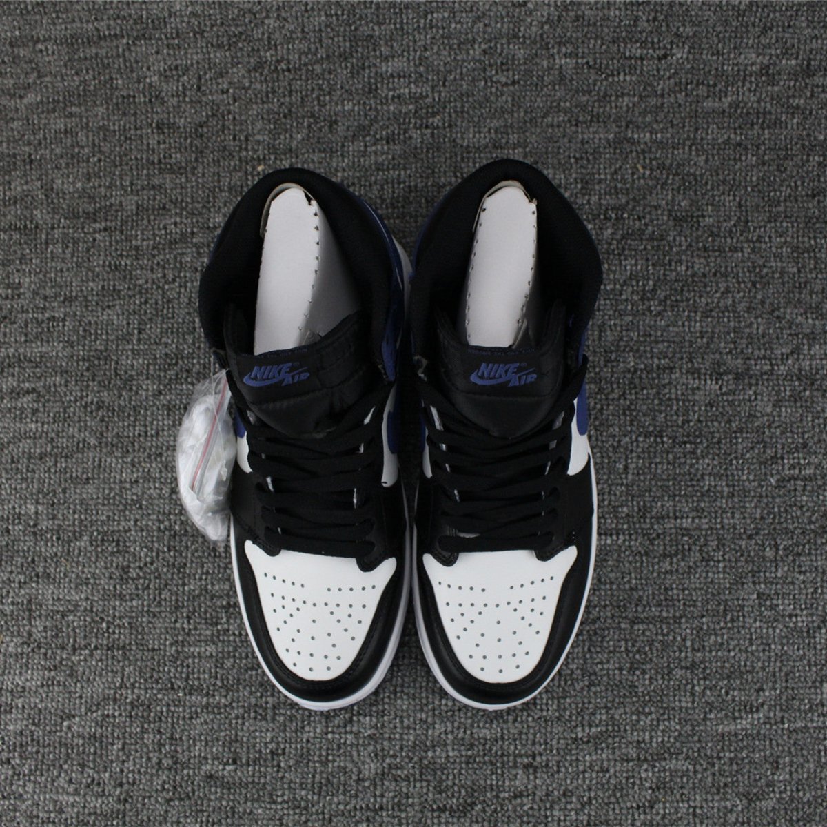 JORDAN 1 RETRO HIGH x FRAGMENT - Phantom Kicks