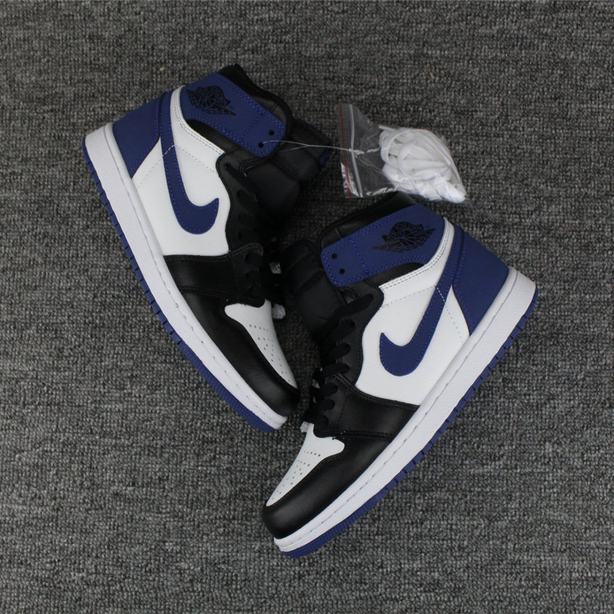 JORDAN 1 RETRO HIGH x FRAGMENT - Phantom Kicks