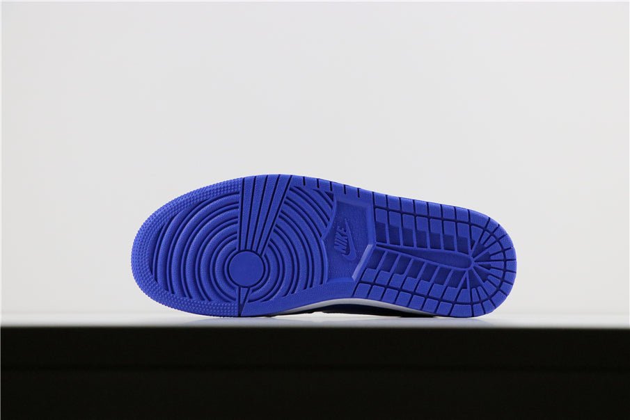 JORDAN 1 RETRO HIGH x HYPER ROYAL - Phantom Kicks