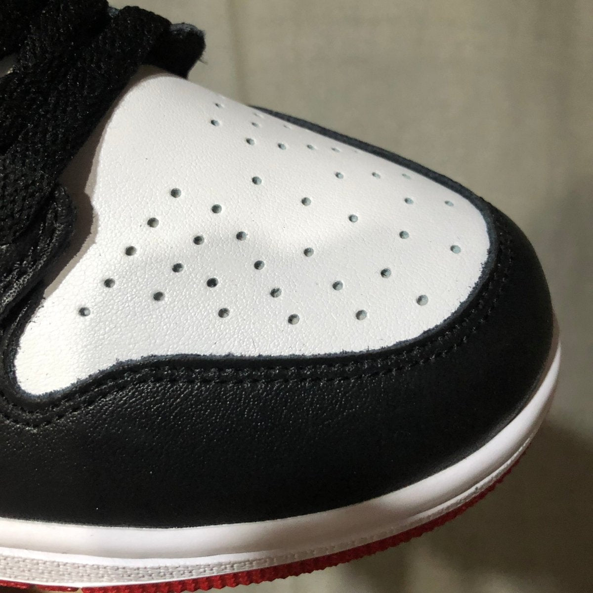 JORDAN 1 RETRO HIGH x SATIN BLACK TOE - Phantom Kicks