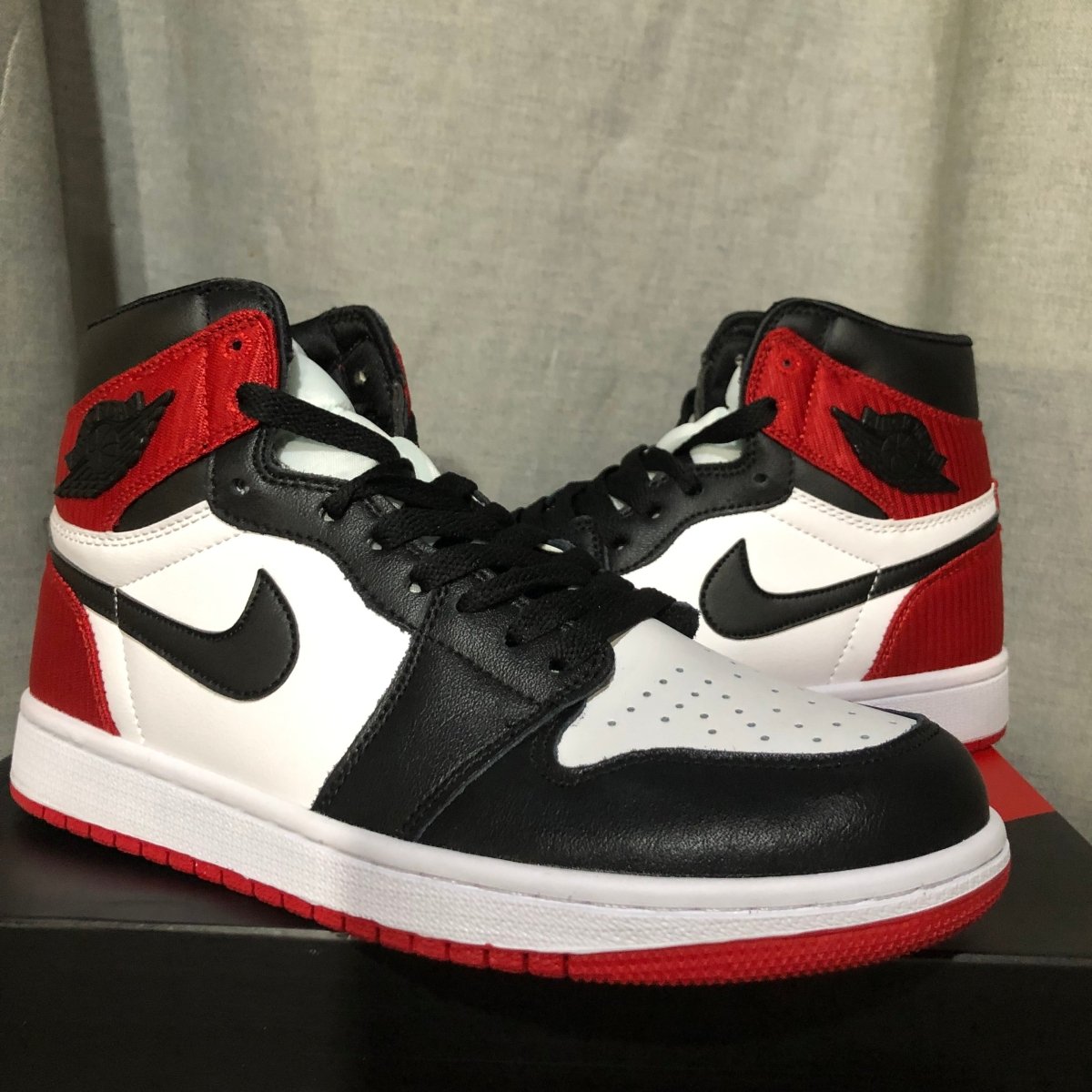 JORDAN 1 RETRO HIGH x SATIN BLACK TOE - Phantom Kicks