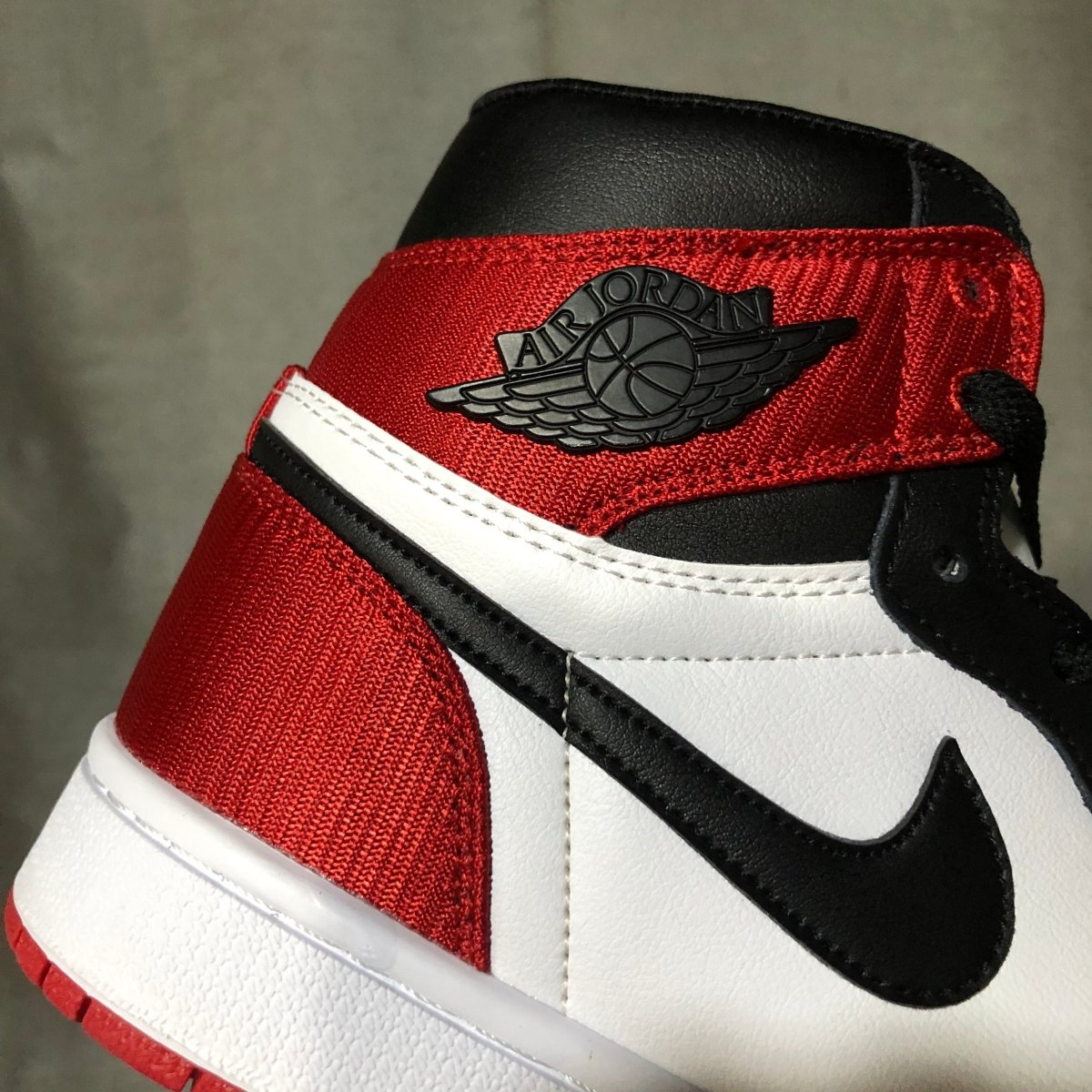 JORDAN 1 RETRO HIGH x SATIN BLACK TOE - Phantom Kicks