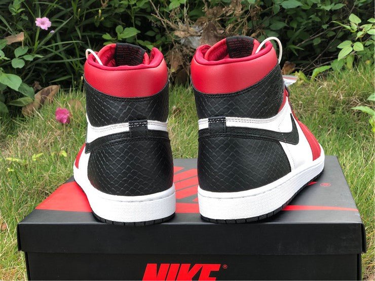 JORDAN 1 RETRO HIGH x SATIN SNAKE CHICAGO - Phantom Kicks