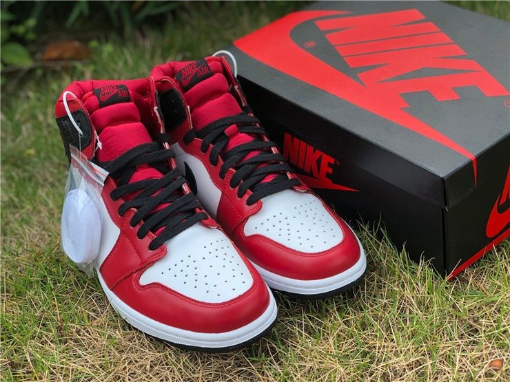 JORDAN 1 RETRO HIGH x SATIN SNAKE CHICAGO - Phantom Kicks