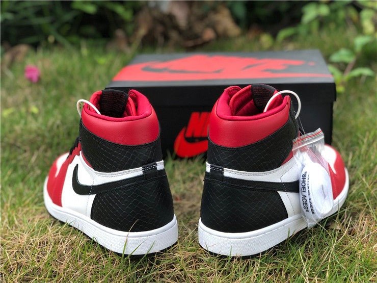 JORDAN 1 RETRO HIGH x SATIN SNAKE CHICAGO - Phantom Kicks