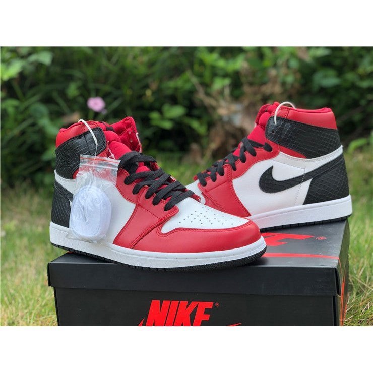 JORDAN 1 RETRO HIGH x SATIN SNAKE CHICAGO - Phantom Kicks