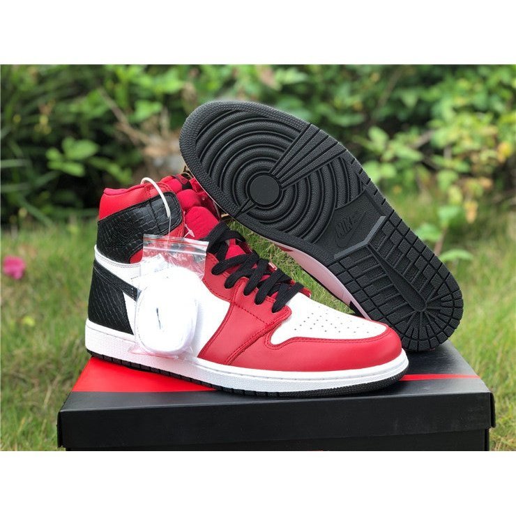 JORDAN 1 RETRO HIGH x SATIN SNAKE CHICAGO - Phantom Kicks