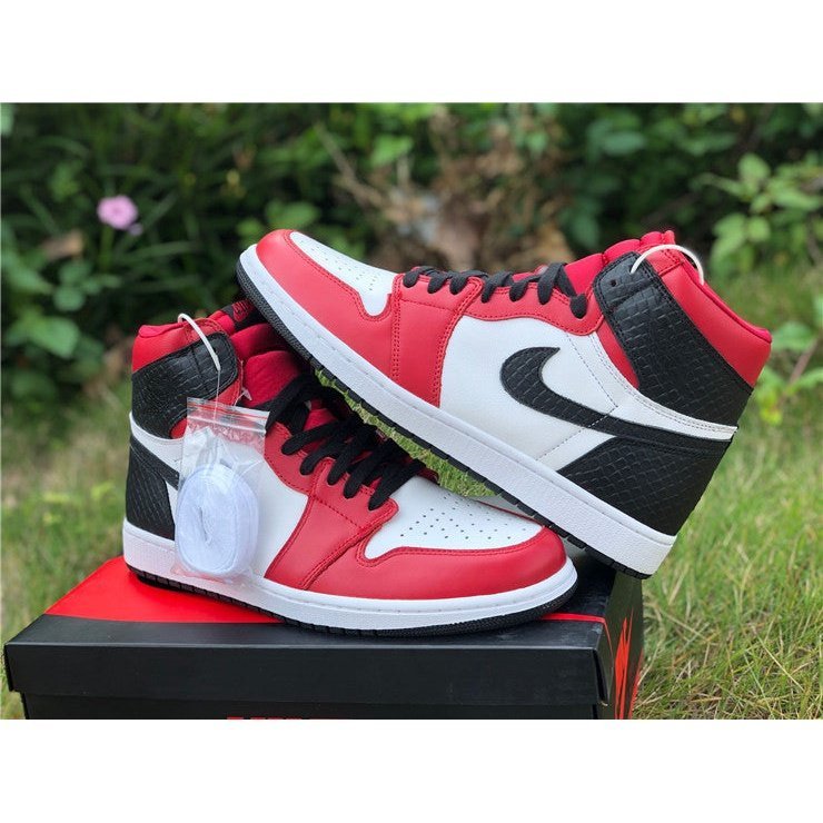 JORDAN 1 RETRO HIGH x SATIN SNAKE CHICAGO - Phantom Kicks