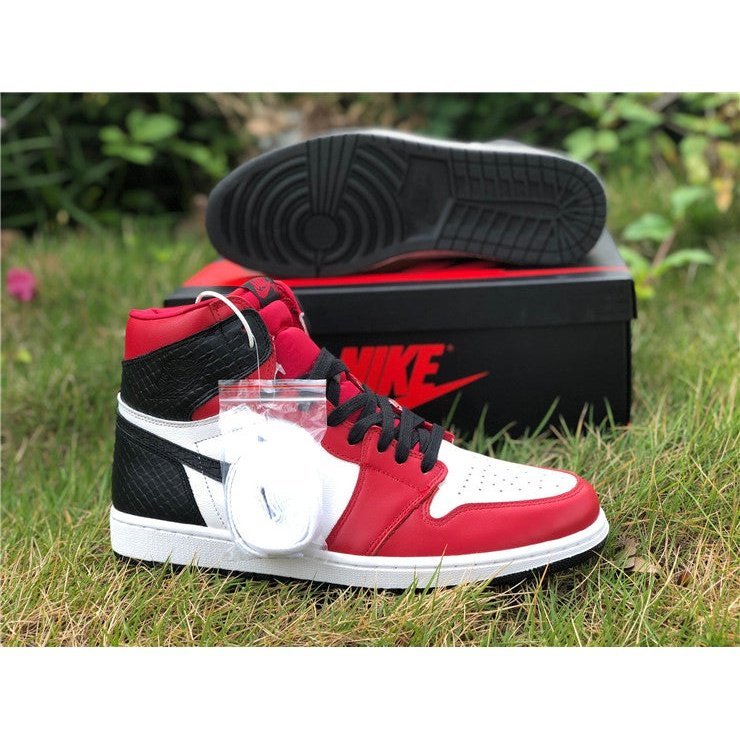 JORDAN 1 RETRO HIGH x SATIN SNAKE CHICAGO - Phantom Kicks