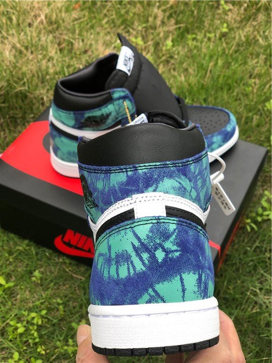 JORDAN 1 RETRO HIGH x TIE DYE - Phantom Kicks