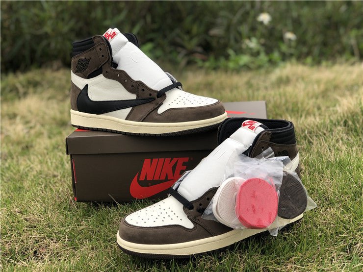 JORDAN 1 RETRO HIGH x TRAVIS SCOTT - Phantom Kicks