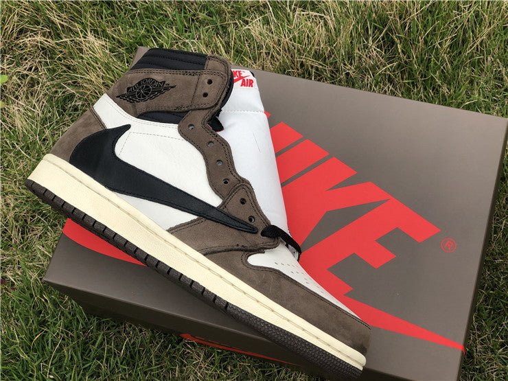 JORDAN 1 RETRO HIGH x TRAVIS SCOTT - Phantom Kicks