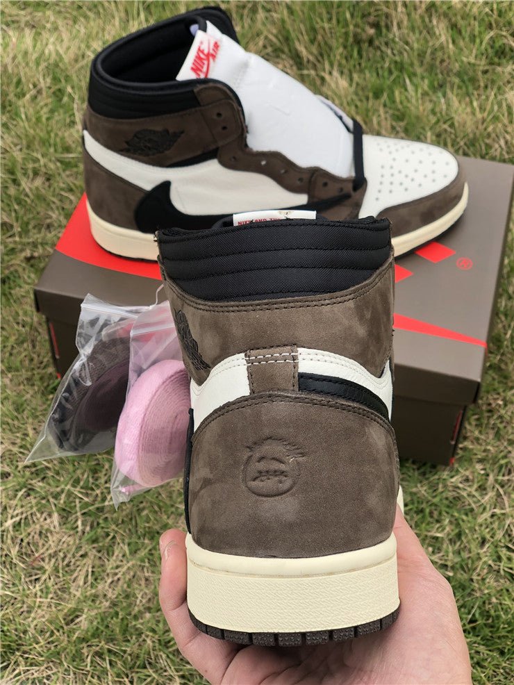 JORDAN 1 RETRO HIGH x TRAVIS SCOTT - Phantom Kicks
