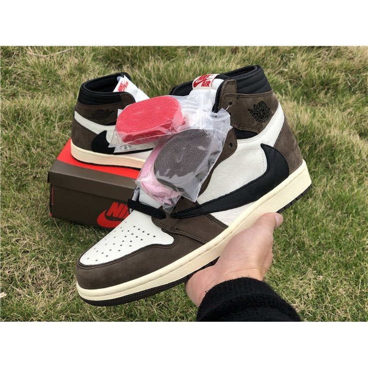 JORDAN 1 RETRO HIGH x TRAVIS SCOTT - Phantom Kicks