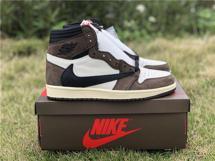 JORDAN 1 RETRO HIGH x TRAVIS SCOTT - Phantom Kicks