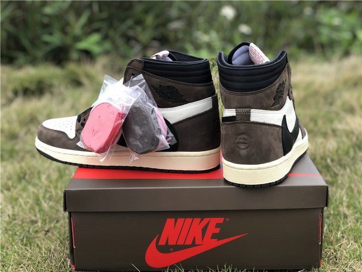 JORDAN 1 RETRO HIGH x TRAVIS SCOTT - Phantom Kicks