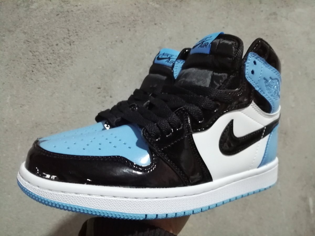 JORDAN 1 RETRO HIGH x UNC PATENT - Phantom Kicks